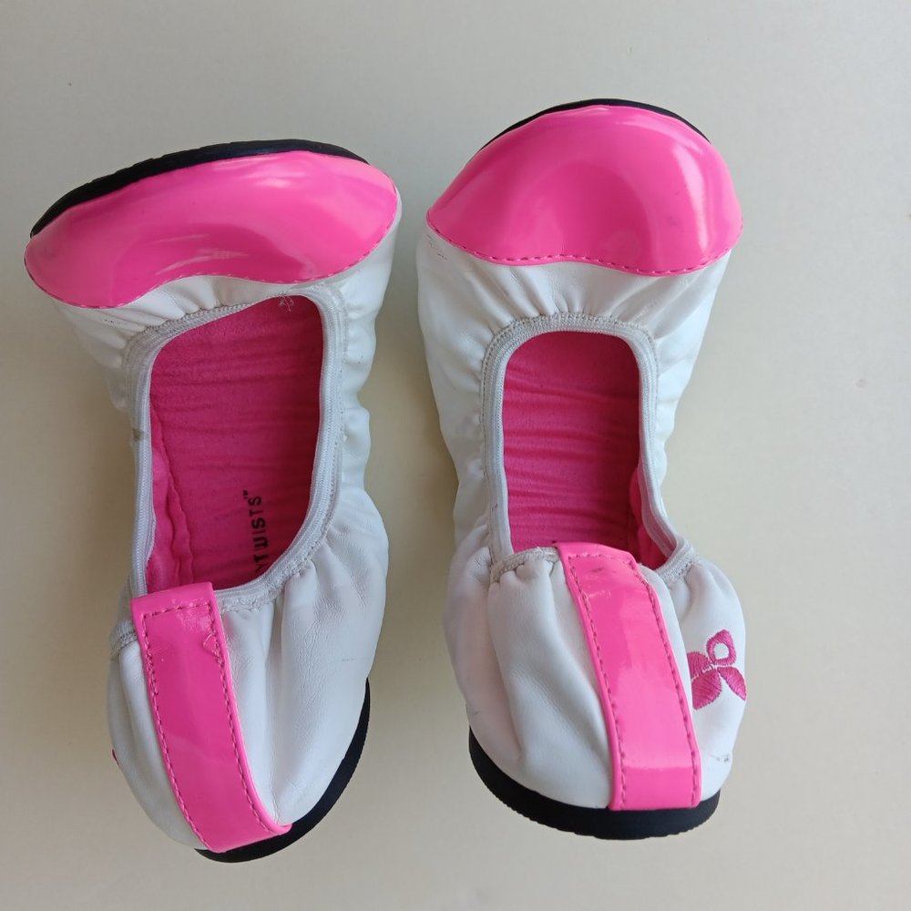 NWOT Butterfly Twist Ballet Flats pink and white US 8